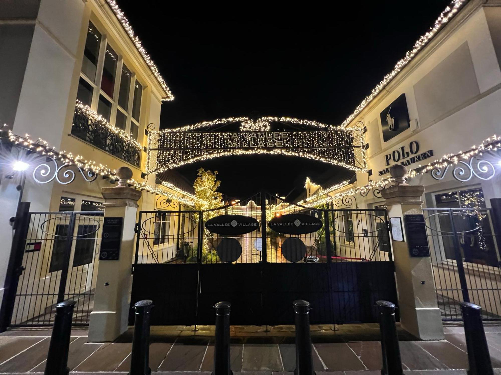 New Disneyland Paris Panoramic View 8 Pax, 2 Parking