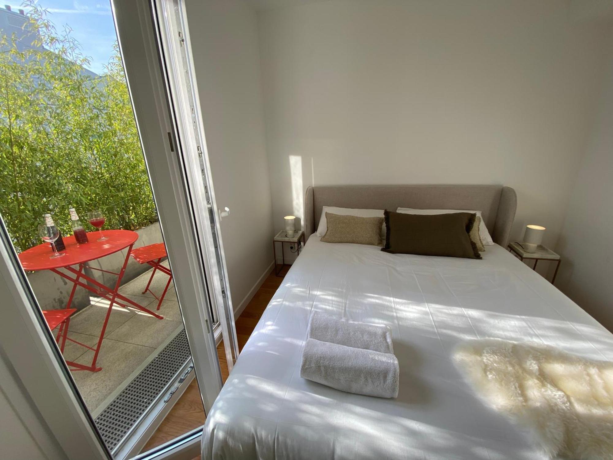 New Disneyland Paris Panoramic View 8 Pax, 2 Parking *